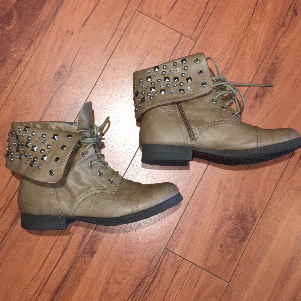Studded like NEW tan boots